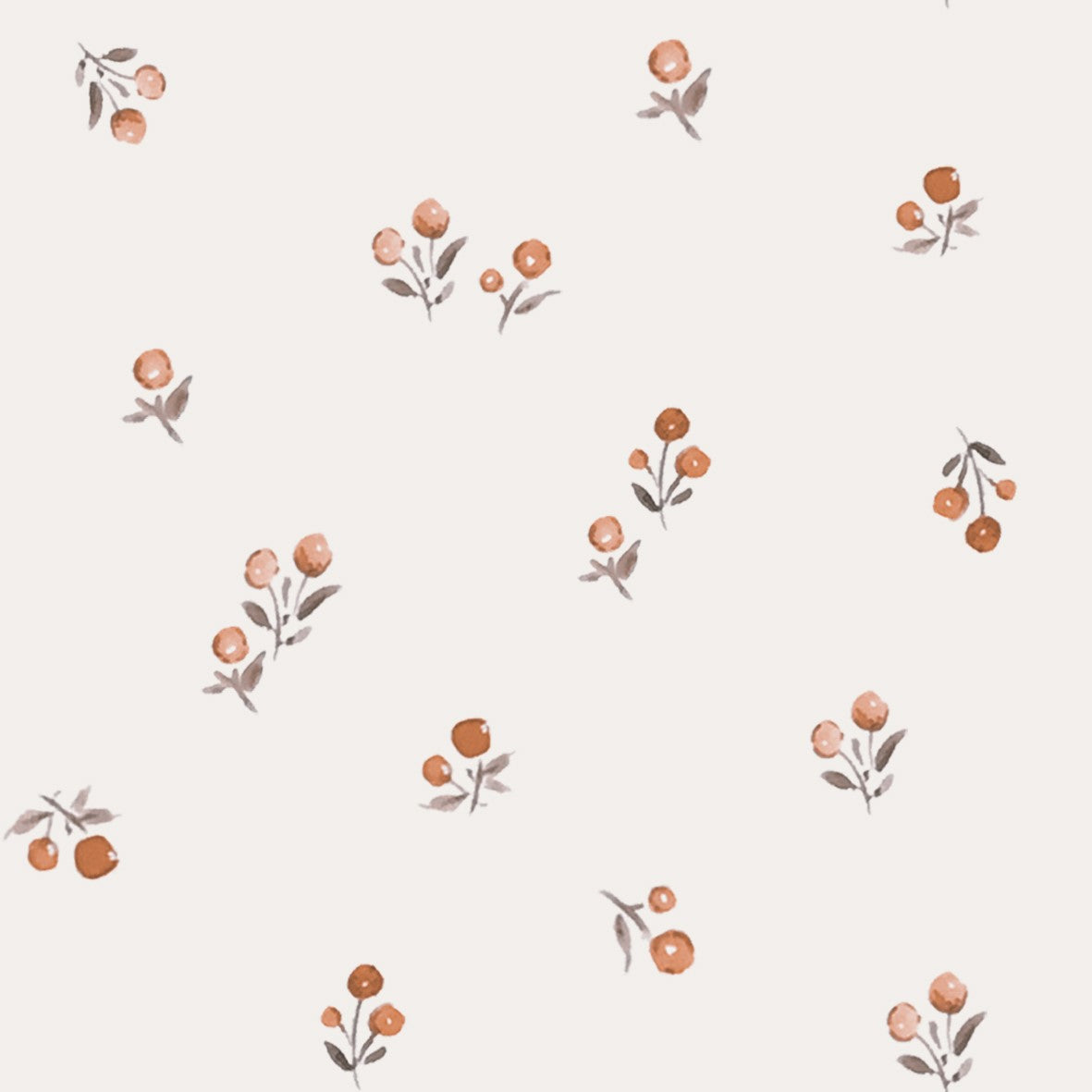 Een vredige pasgeboren baby die slaapt, gekleed in een schattig bedrukt Yumi Baby Broekje Peach Blossom onesie en bijpassend hoedje, liggend op een zacht wit oppervlak met de armen zachtjes omhoog bij het gezicht.