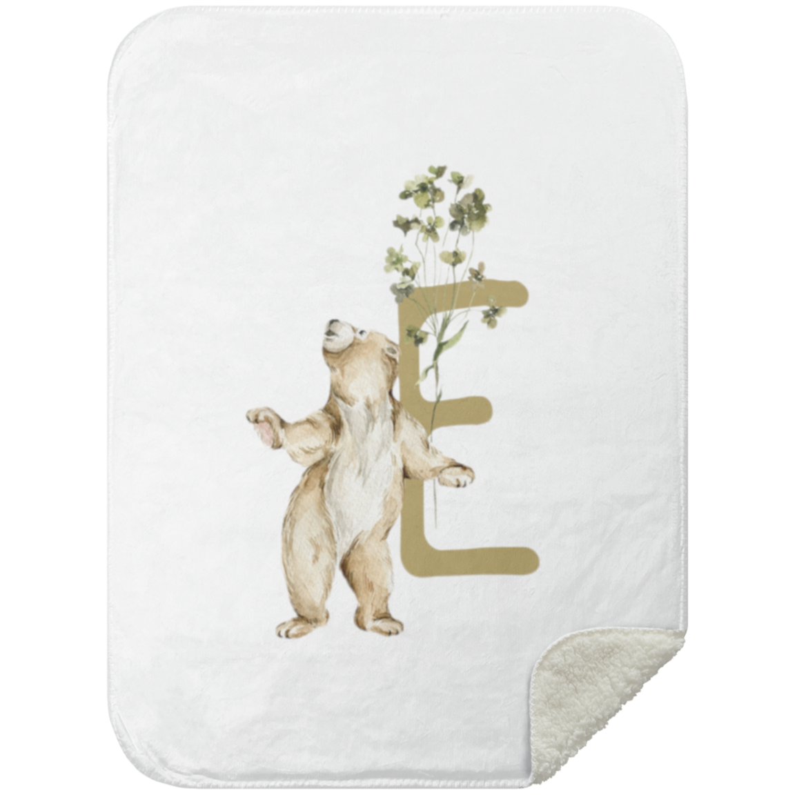 Grappige beerillustratie met een plant die uit zijn lichaam groeit, afgebeeld op een Yumi Baby Deken letter E voor pasgeboren baby met een beige hoek.